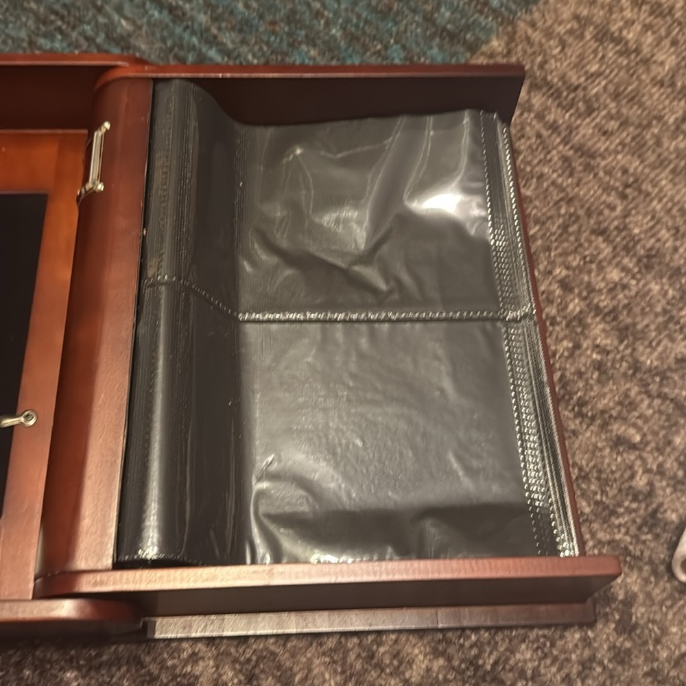 Set of  two Wedding photo albums and frame all new in boxes - Picture 7 of 10